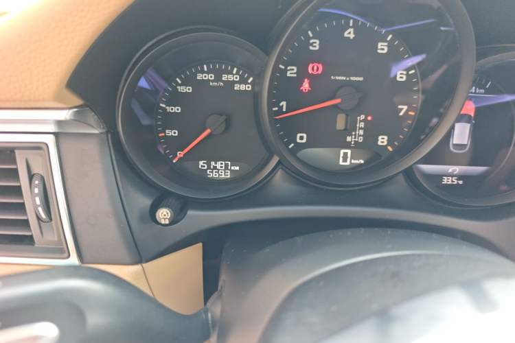 Used Porsche Macan 2017 Macan 2.0T Odometer Close Up