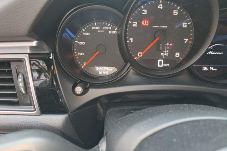 Used Porsche Macan 2017 Macan 2.0T Odometer Close Up