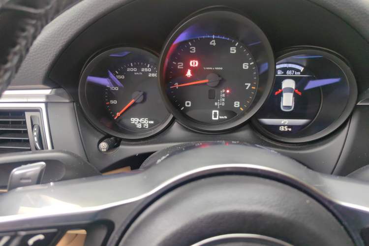 Used Porsche Macan 2017 Macan 2.0T Odometer Close Up