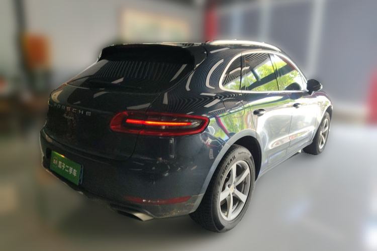 Used Porsche Macan 2017 Macan 2.0T Rear Right 45 Deg