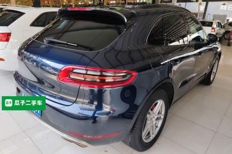 Used Porsche Macan 2017 Macan 2.0T Rear Right 45 Deg