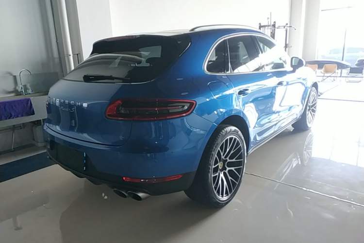 Used Porsche Macan 2017 Macan S 3.0T Rear Right 45 Deg