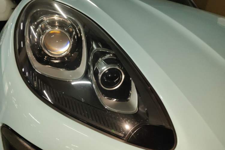 Used Porsche Macan 2017 Macan 2.0T Right Front Headlight