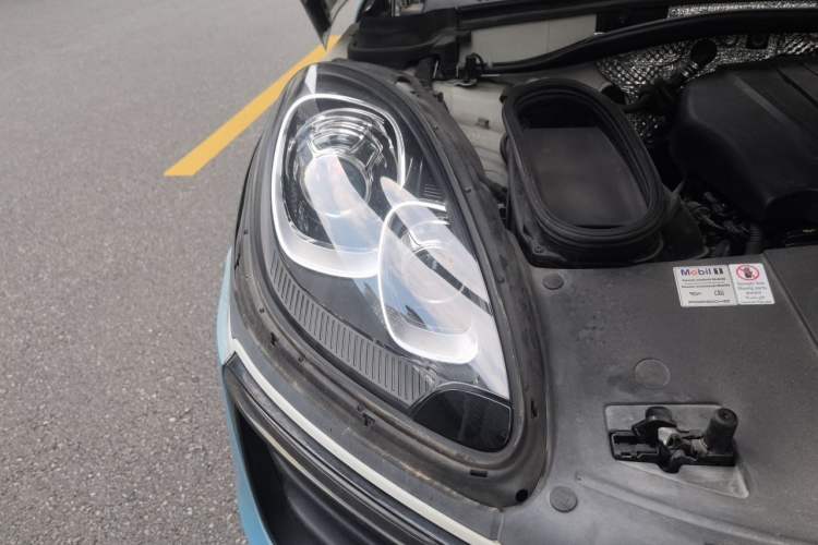 Used Porsche Macan 2017 Macan 2.0T Right Front Headlight