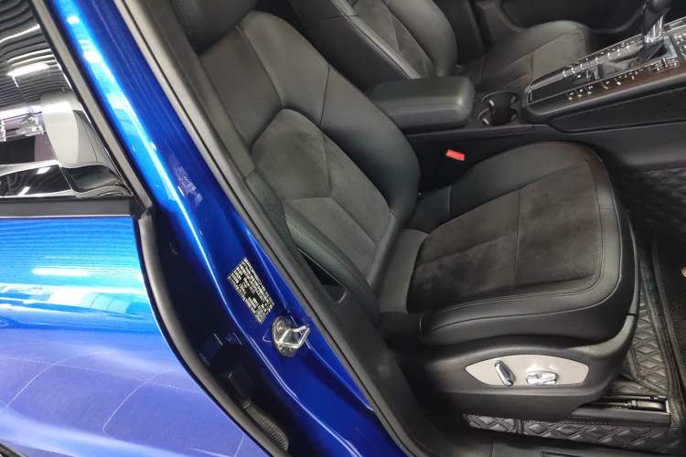 Used Porsche Macan 2017 Macan 2.0T Right Front Seat