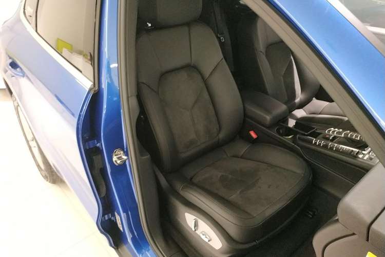 Used Porsche Macan 2017 Macan 2.0T Right Front Seat