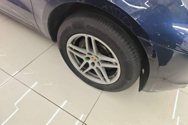 Used Porsche Macan 2017 Macan 2.0T Right Front Wheel Hub