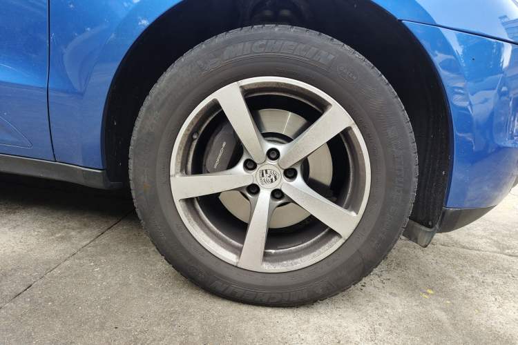 Used Porsche Macan 2017 Macan 2.0T Right Front Wheel Hub