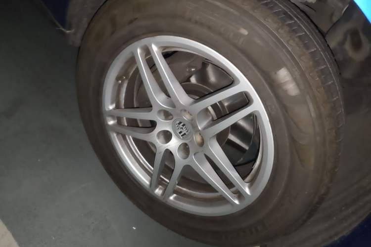 Used Porsche Macan 2017 Macan 2.0T Right Front Wheel Hub