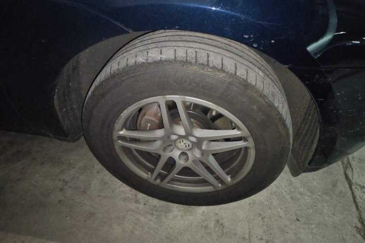 Used Porsche Macan 2017 Macan 2.0T Right Front Wheel Hub