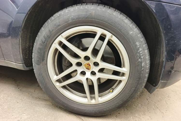 Used Porsche Macan 2017 Macan 2.0T Right Front Wheel Hub