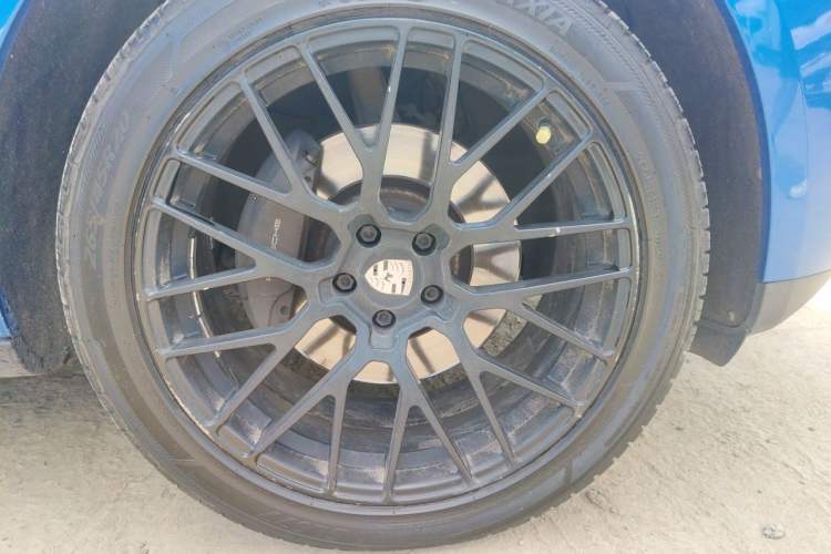 Used Porsche Macan 2017 Macan 2.0T Right Front Wheel Hub