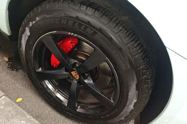 Used Porsche Macan 2017 Macan 2.0T Right Front Wheel Hub