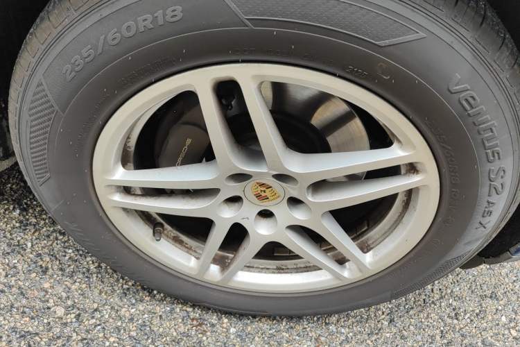 Used Porsche Macan 2017 Macan 2.0T Right Front Wheel Hub