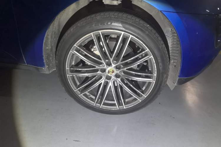 Used Porsche Macan 2017 Macan S 3.0T Right Front Wheel Hub