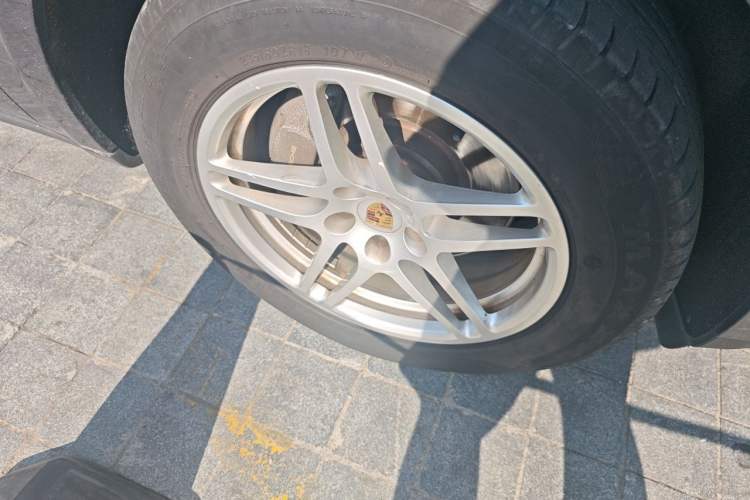 Used Porsche Macan 2017 Macan 2.0T Right Front Wheel Hub