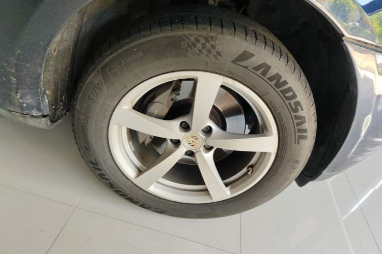 Used Porsche Macan 2017 Macan 2.0T Right Front Wheel Hub