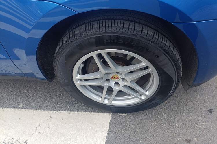 Used Porsche Macan 2017 Macan 2.0T Right Front Wheel Hub