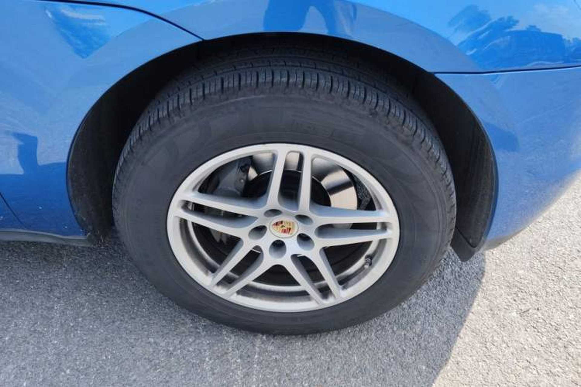 Used Porsche Macan 2017 Macan 2.0T Right Front Wheel Hub