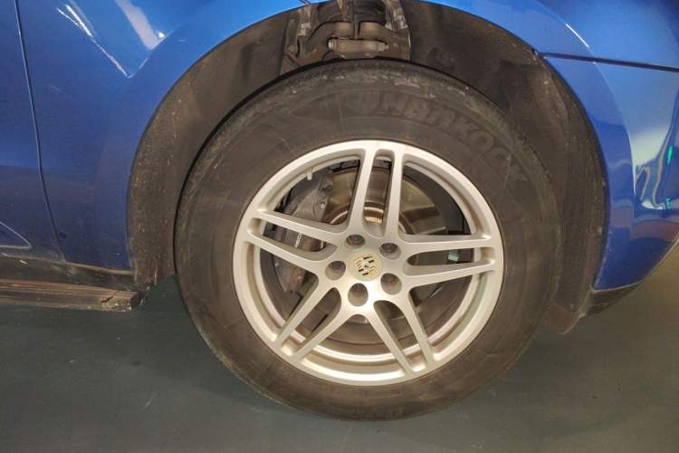 Used Porsche Macan 2017 Macan 2.0T Right Front Wheel Hub