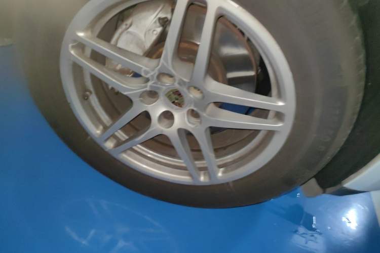 Used Porsche Macan 2017 Macan 2.0T Right Front Wheel Hub