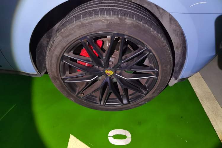 Used Porsche Macan 2017 Macan 2.0T Right Front Wheel Hub