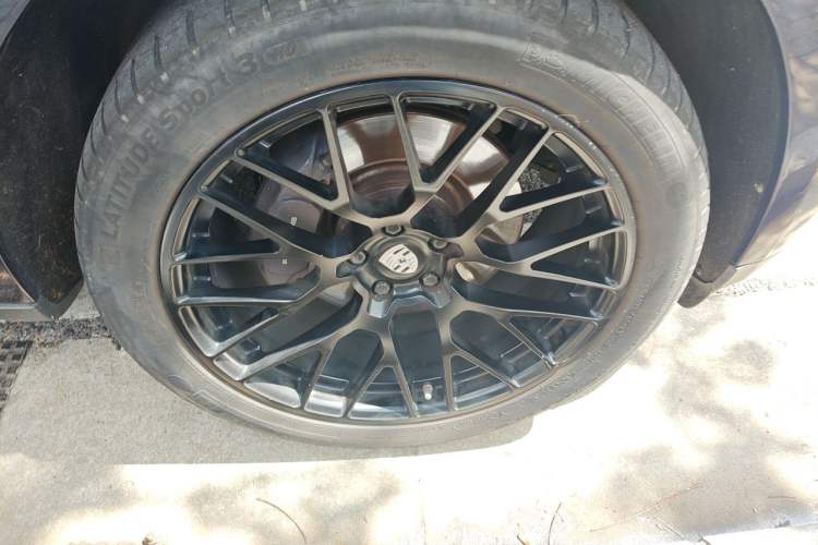 Used Porsche Macan 2017 Macan 2.0T Right Front Wheel Hub