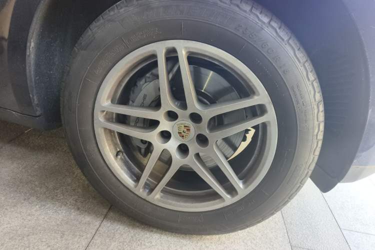 Used Porsche Macan 2017 Macan S 3.0T Right Front Wheel Hub