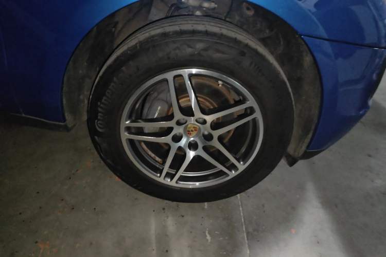 Used Porsche Macan 2017 Macan 2.0T Right Front Wheel Hub