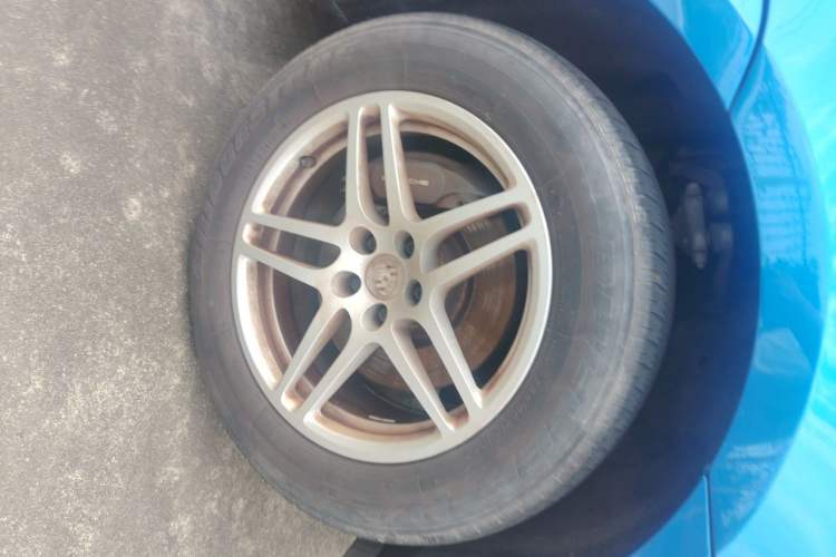 Used Porsche Macan 2017 Macan 2.0T Right Front Wheel Hub