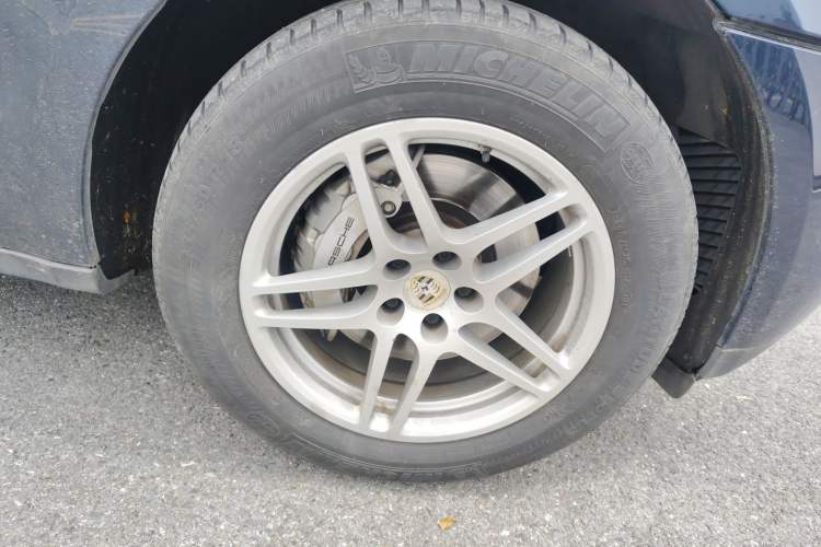 Used Porsche Macan 2017 Macan S 3.0T Right Front Wheel Hub