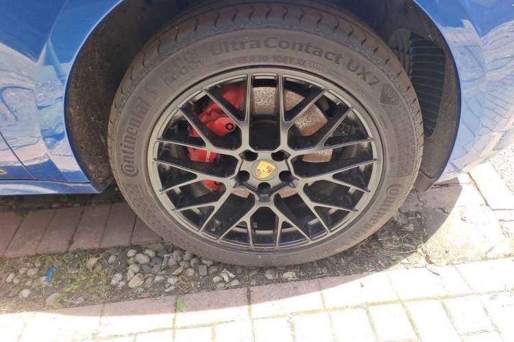 Used Porsche Macan 2017 Macan GTS 3.0T Right Front Wheel Hub