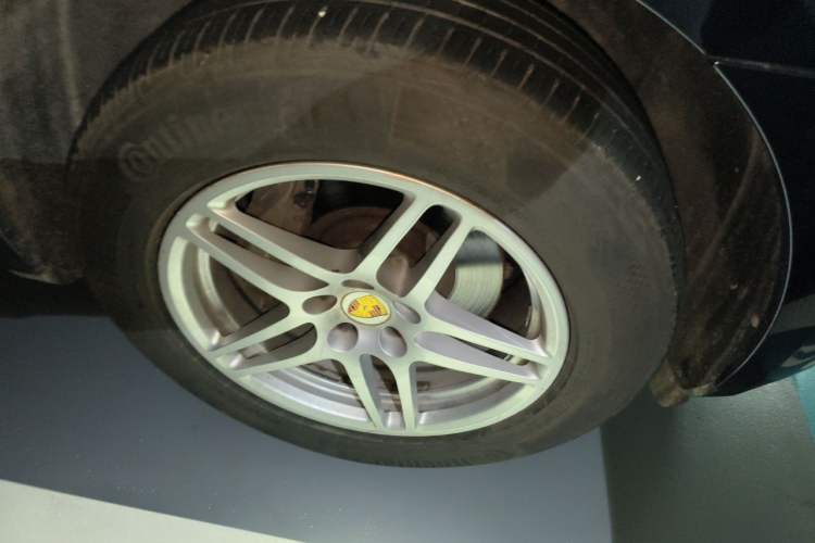 Used Porsche Macan 2017 Macan 2.0T Right Front Wheel Hub