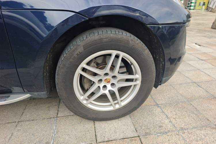 Used Porsche Macan 2017 Macan 2.0T Right Front Wheel Hub