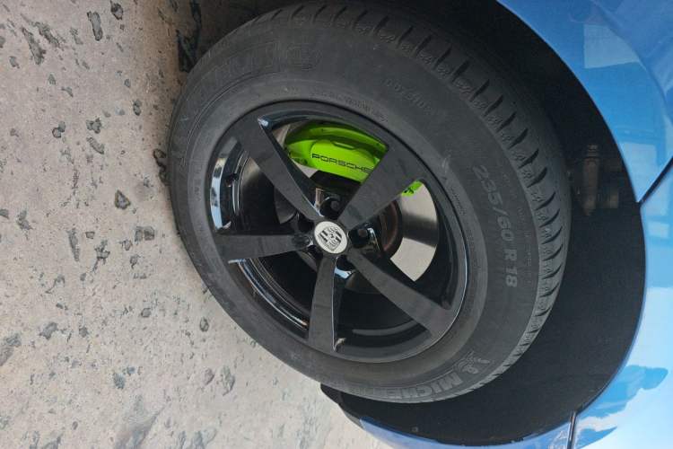 Used Porsche Macan 2017 Macan 2.0T Right Front Wheel Hub