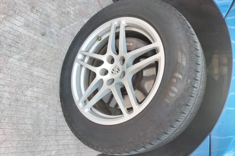 Used Porsche Macan 2017 Macan 2.0T Right Front Wheel Hub