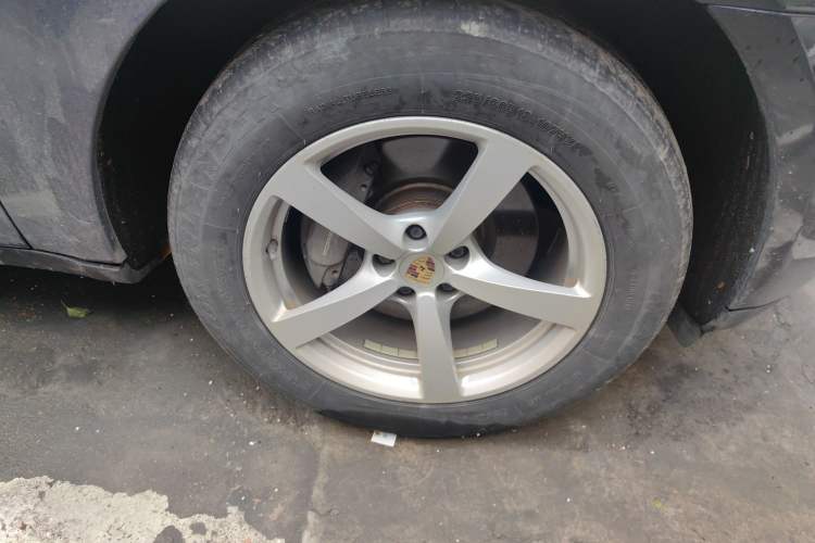 Used Porsche Macan 2017 Macan 2.0T Right Front Wheel Hub