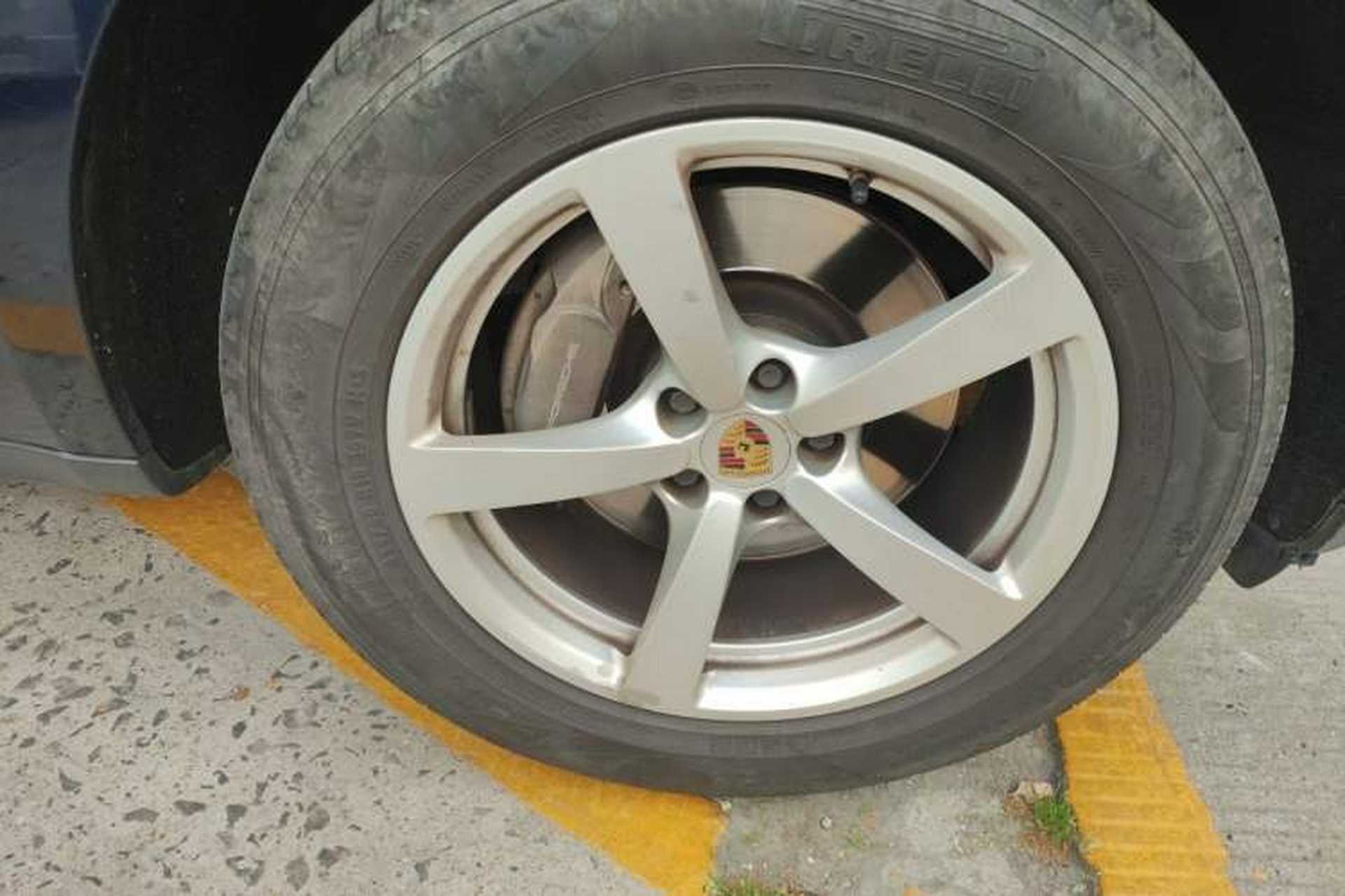 Used Porsche Macan 2017 Macan 2.0T Right Front Wheel Hub