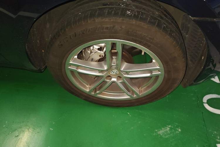 Used Porsche Macan 2017 Macan S 3.0T Right Front Wheel Hub