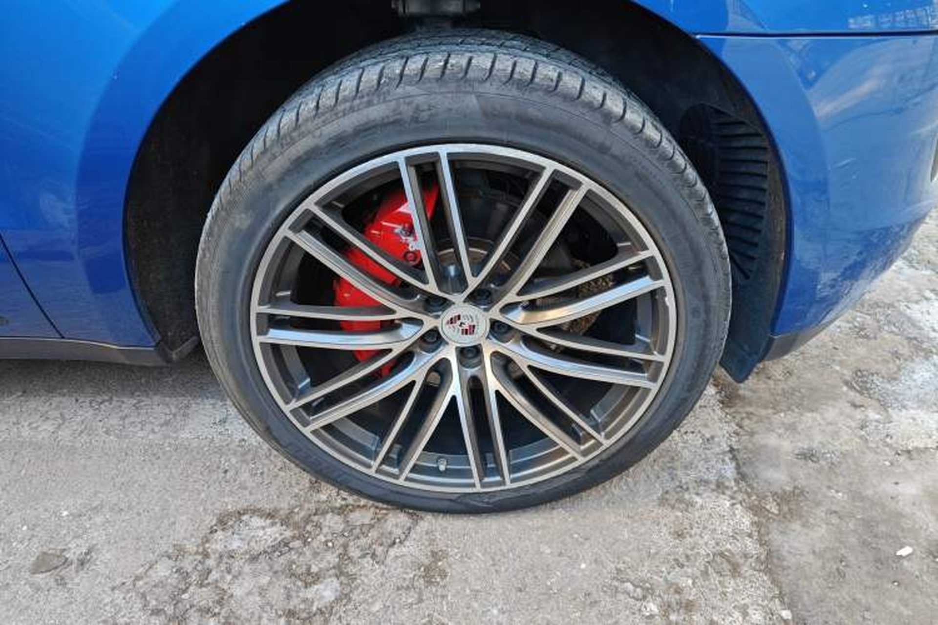 Used Porsche Macan 2017 Macan S 3.0T Right Front Wheel Hub