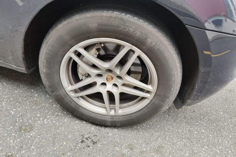 Used Porsche Macan 2017 Macan 2.0T Right Front Wheel Hub