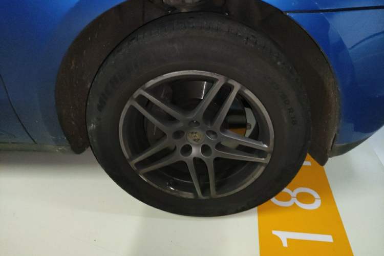 Used Porsche Macan 2017 Macan 2.0T Right Front Wheel Hub