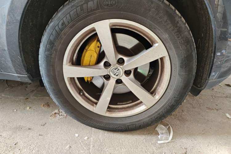 Used Porsche Macan 2017 Macan 2.0T Right Front Wheel Hub