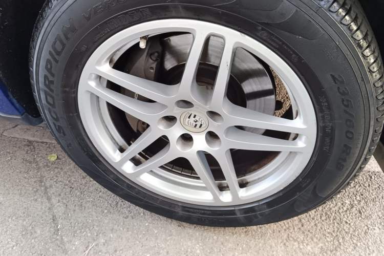 Used Porsche Macan 2017 Macan 2.0T Right Front Wheel Hub