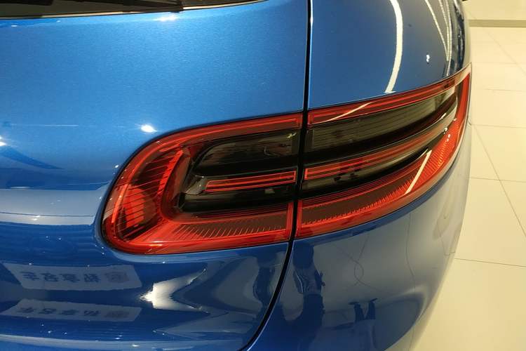 Used Porsche Macan 2017 Macan 2.0T Right Rear Taillight