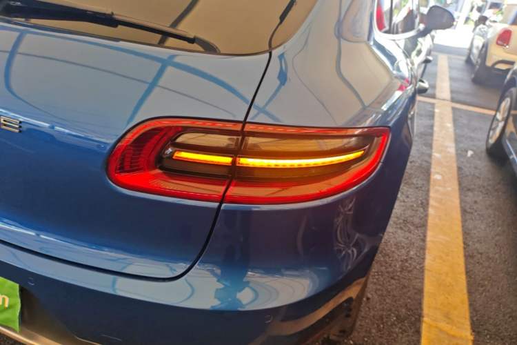 Used Porsche Macan 2017 Macan 2.0T Right Rear Taillight