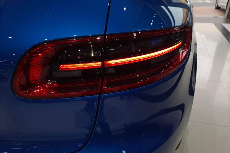 Used Porsche Macan 2017 Macan 2.0T Right Rear Taillight