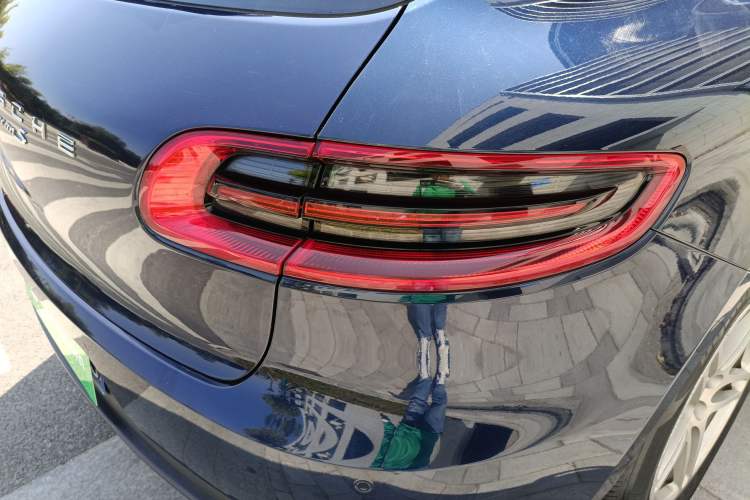 Used Porsche Macan 2017 Macan 2.0T Right Rear Taillight