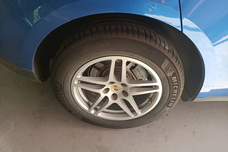 Used Porsche Macan 2017 Macan S 3.0T Right Rear Wheel Hub