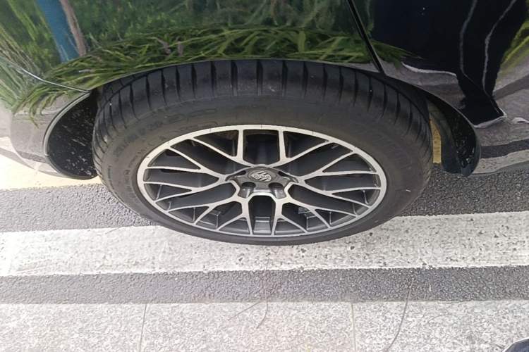 Used Porsche Macan 2017 Macan 2.0T Right Rear Wheel Hub